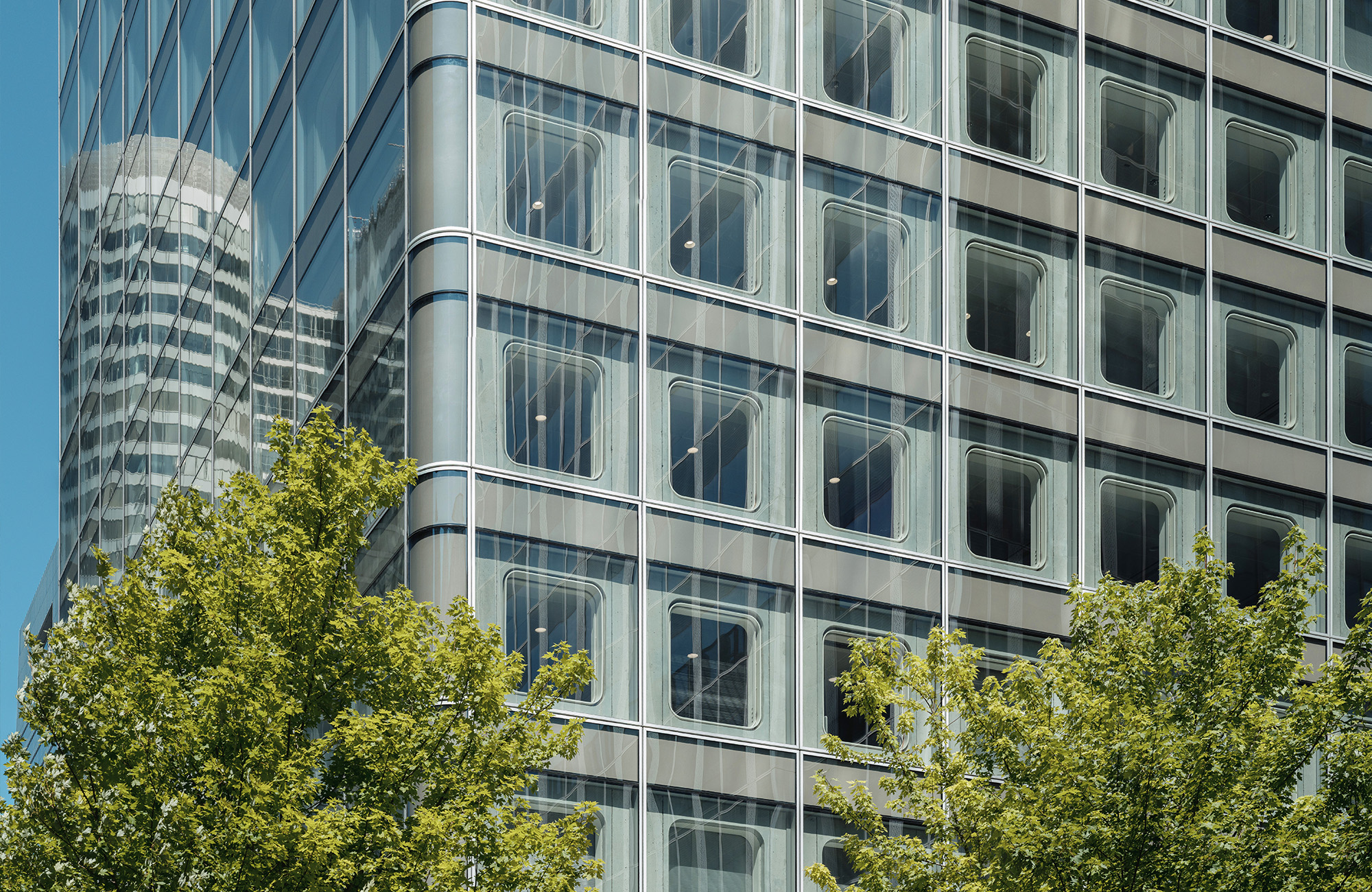 Métamorphose de la tour Ariane, Nouvelle AOM metamorphose-tour-ariane-60