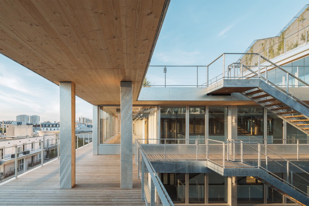 Ensemble mixte avec surélévation en bois, rue des Poissonniers projet-mixte-bois-poissonniers-chapeau13
